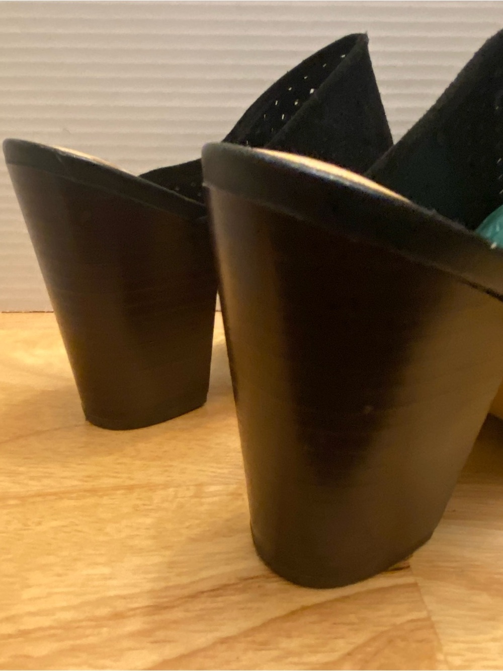 Sam Edelman Bates Black Leather Suede Perforated Slip On Mules Size 9.5. - Picture 4 of 8